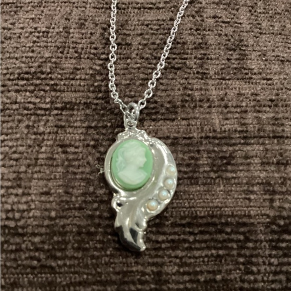 Vintage Green Cameo and Pearl Necklace